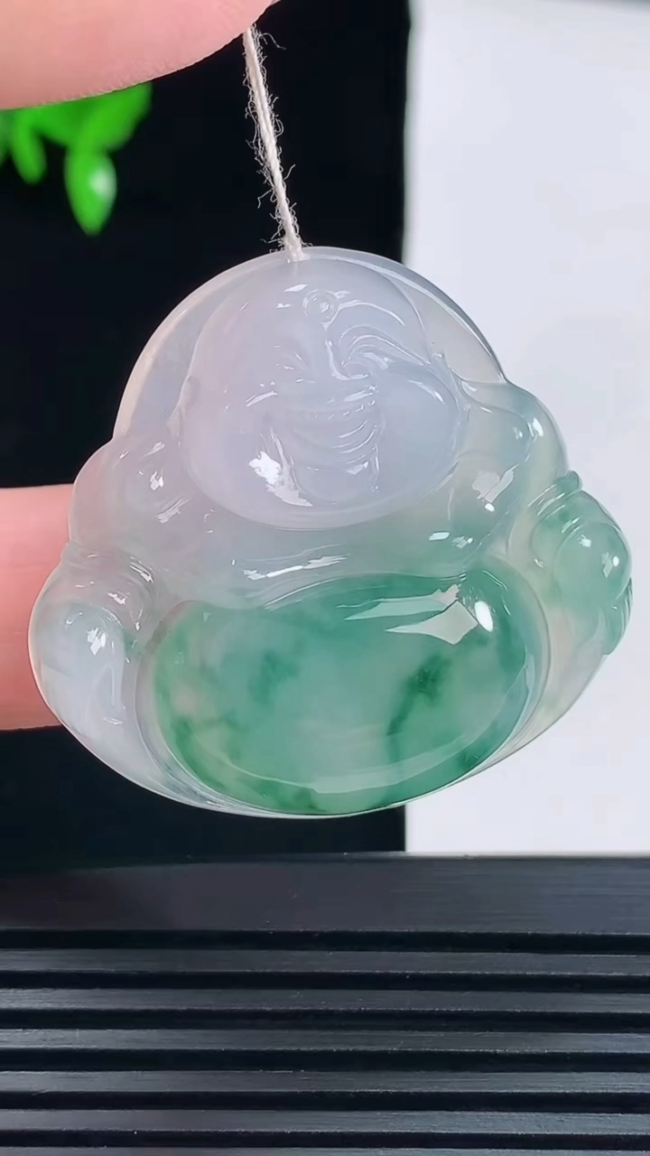 天然A货翡翠种飘花佛公吊坠，尺寸36-38.6-7.2 重量:15.64g
6月9日