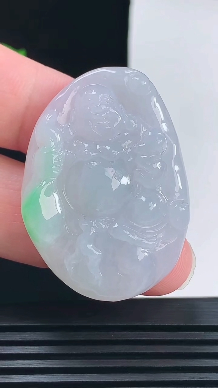 天然A货翡翠布袋佛吊坠，尺寸42.6-30.6-9 重量:21.48g
6月9日