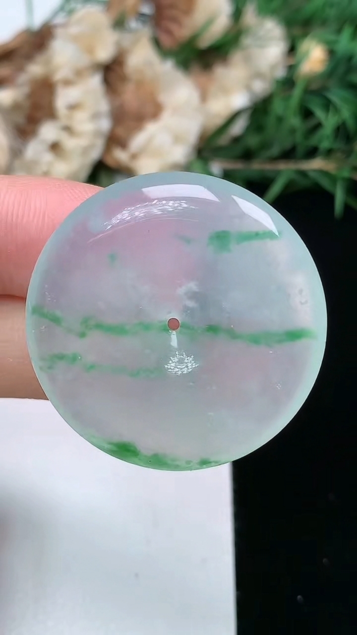 天然A货翡翠平安扣吊坠，尺寸31.7-5.7，重量:12.00g
6月9日