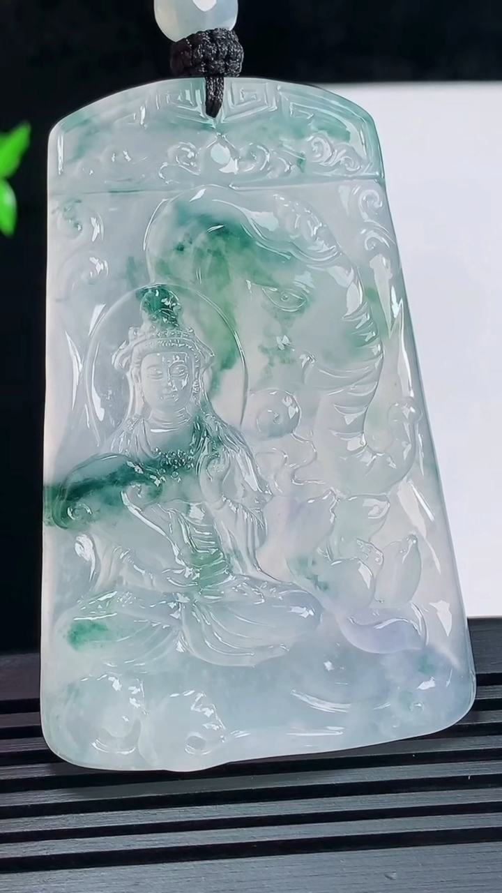 天然A货翡翠种飘花普贤菩萨吊坠，尺寸65-42-5.2 重量:39.75g
6月9日
