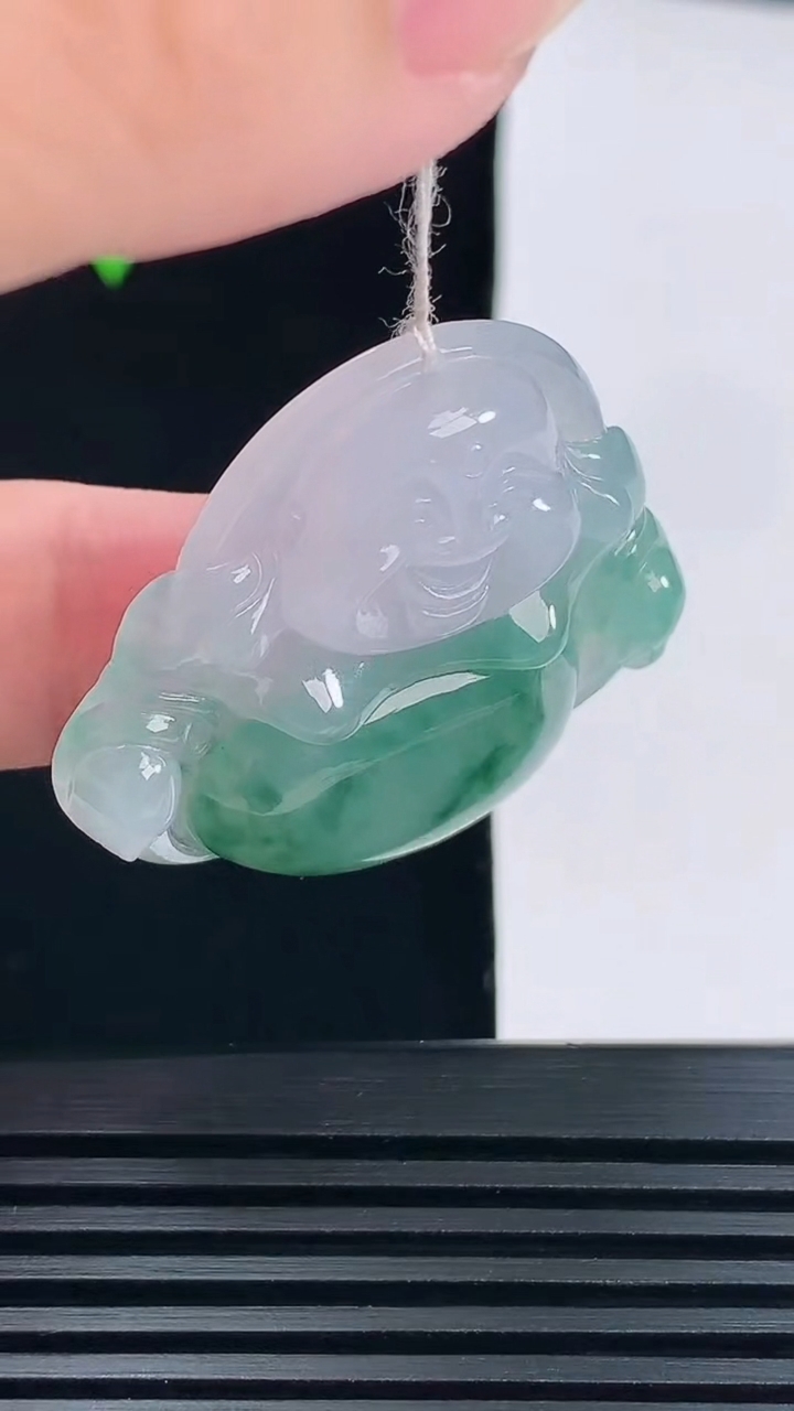 天然A货翡翠种飘花佛公吊坠，尺寸36-38.6-7.2 重量:15.64g
6月9日
