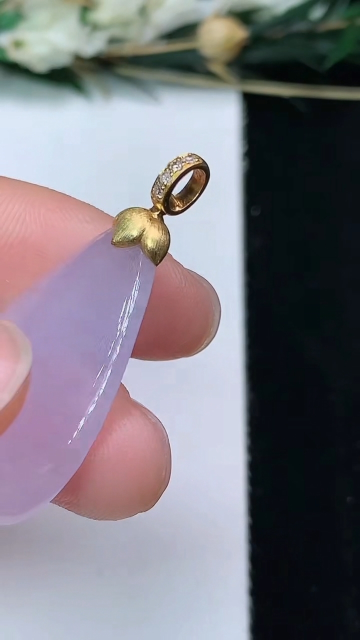 天然A货翡翠紫罗兰福瓜吊坠，尺寸26.8-18.4-5.5，重量:5.28g
6月10日
