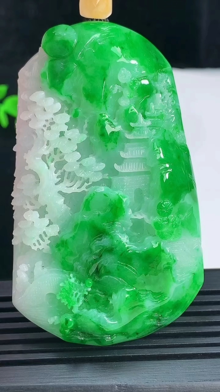 天然A货翡翠山水牌吊坠，尺寸71-43.8-14 重量:87.28g
6月10日