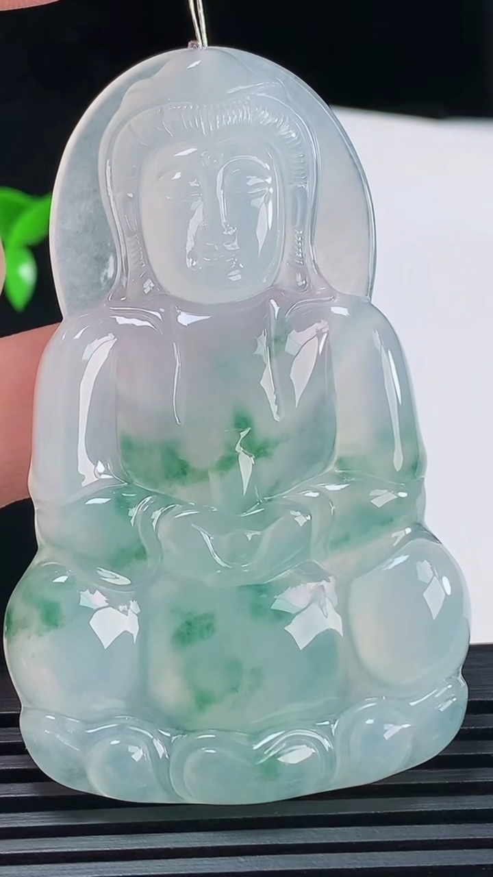 天然A货翡翠种飘花正装观音吊坠，尺寸68.5-42-5.5 重量:29.35g
6月10日