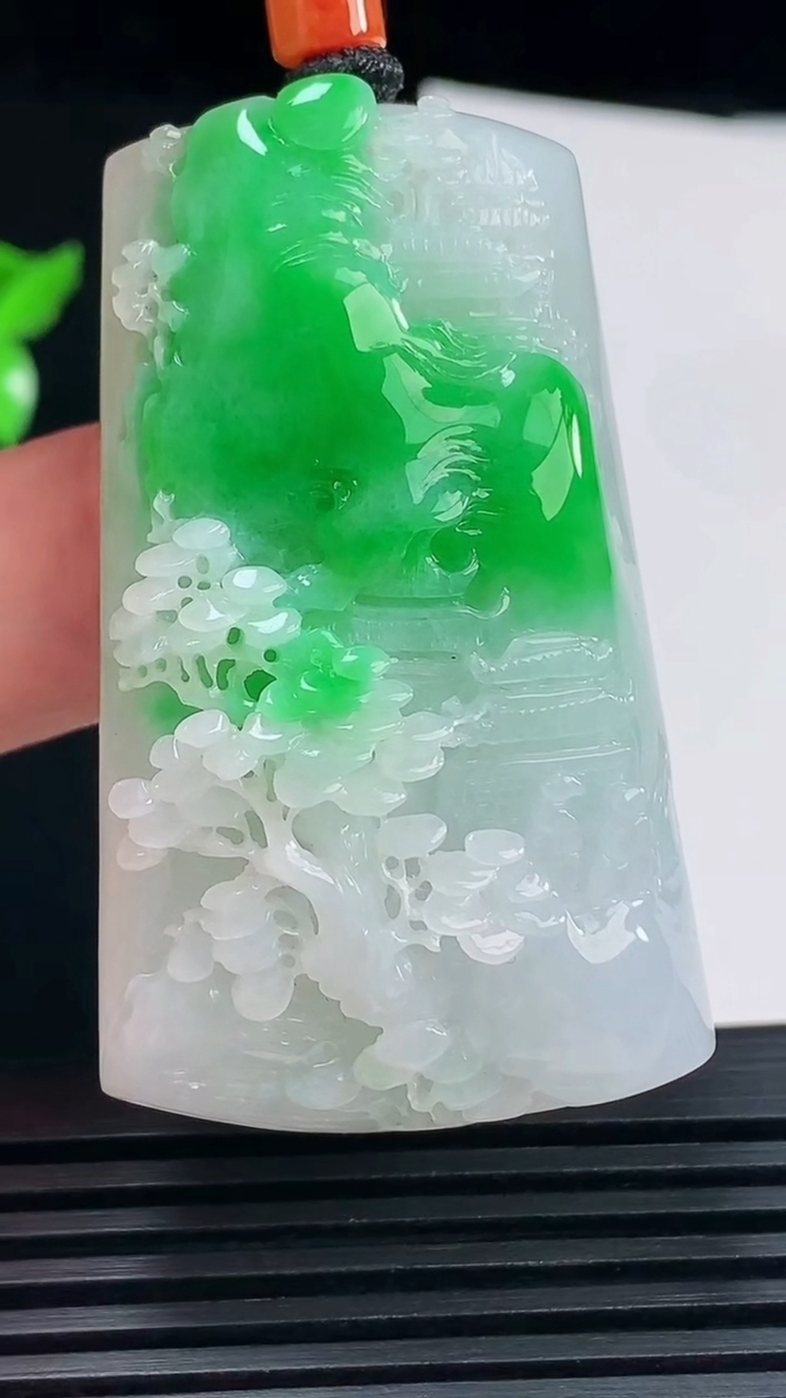 天然A货翡翠山水牌吊坠，尺寸52.5-31-13.5重量:38.94g
6月10日