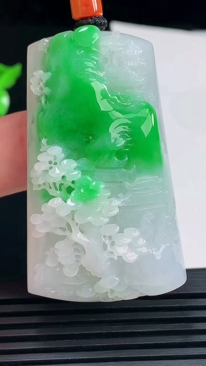 天然A货翡翠山水牌吊坠，尺寸52.5-31-13.5重量:38.94g
6月10日