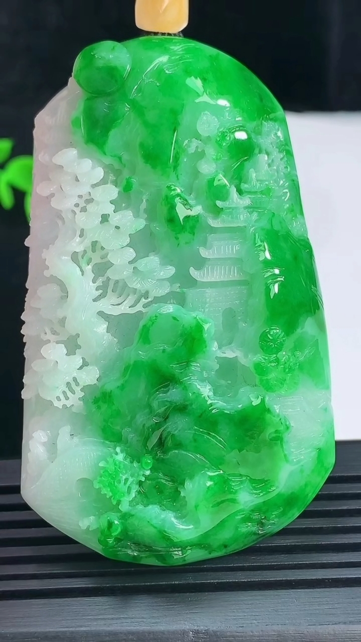 天然A货翡翠山水牌吊坠，尺寸71-43.8-14 重量:87.28g
6月10日