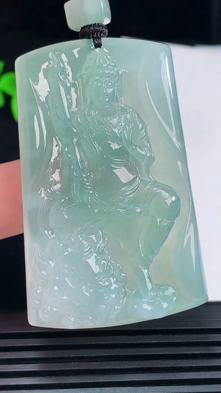 天然A货翡翠文殊菩萨吊坠，尺寸56-36.8-6 重量:35.68g
6月10日