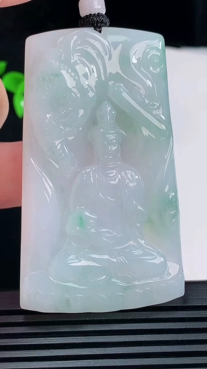 天然A货翡翠普贤菩萨吊坠，尺寸65-39-5.8 重量:36.44g
6月10日