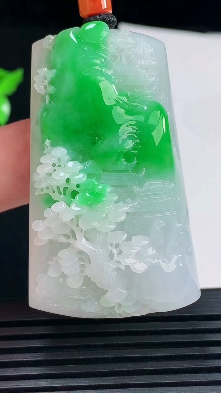 天然A货翡翠山水牌吊坠，尺寸52.5-31-13.5重量:38.94g
6月10日