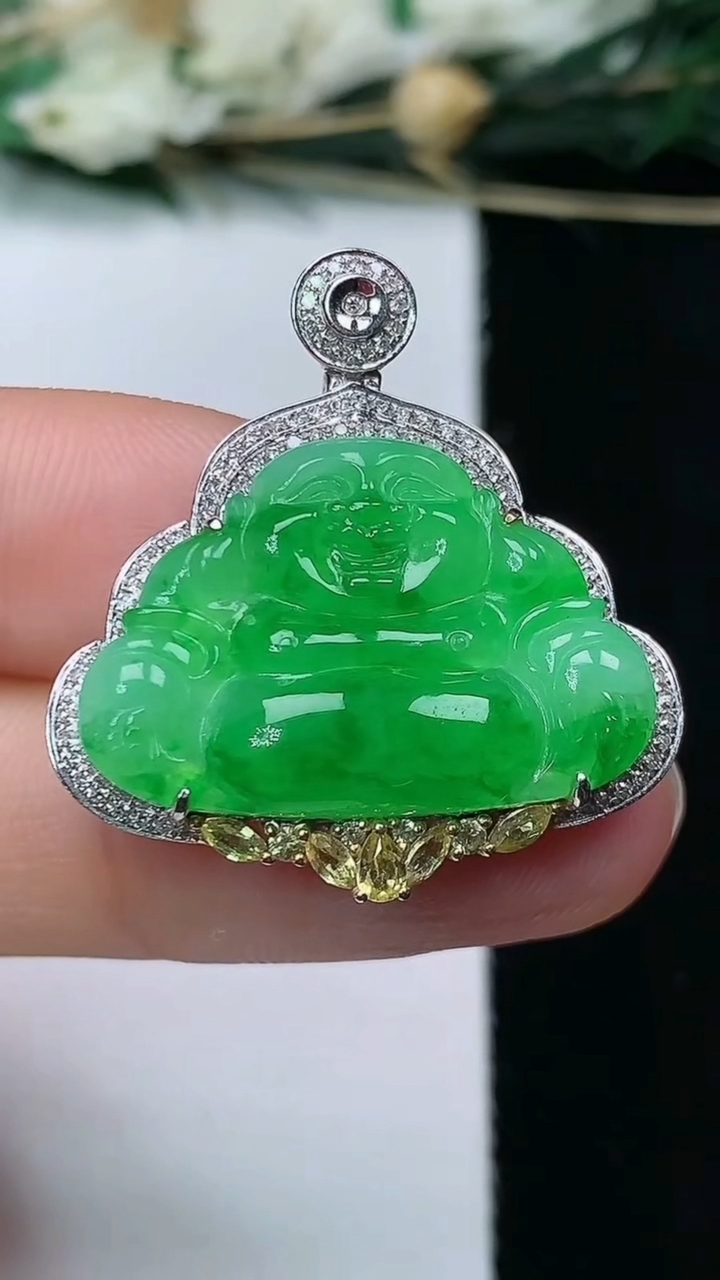 天然A货翡翠佛公吊坠，尺寸28.7-27-7，裸石16-24，重量:4.81g
6月10日