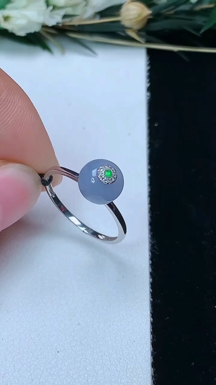 天然A货翡翠k金紫罗兰算盘珠戒指，尺寸17.2-7.7-5.9，重量:1.59g2026年6月10日