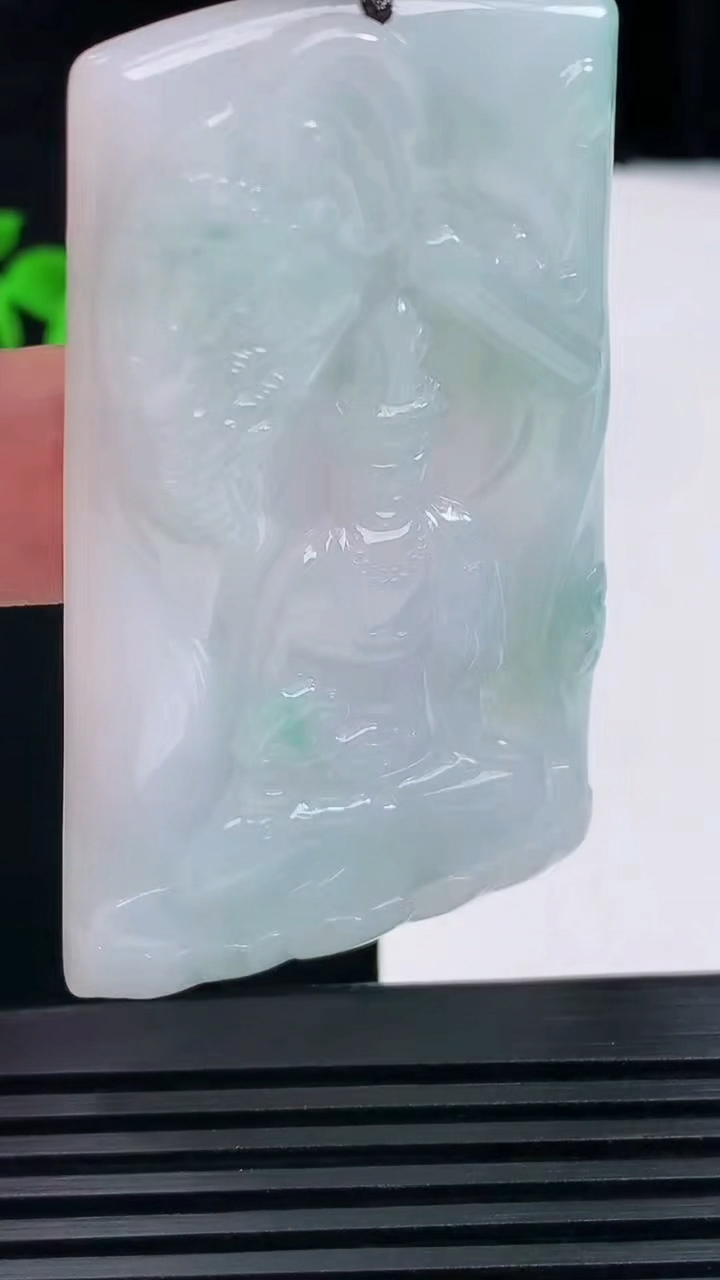 天然A货翡翠普贤菩萨吊坠，尺寸65-39-5.8 重量:36.44g
6月10日