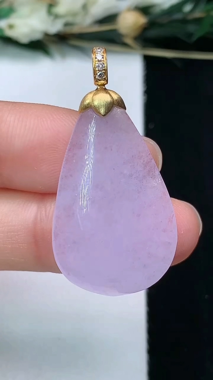 天然A货翡翠紫罗兰福瓜吊坠，尺寸26.8-18.4-5.5，重量:5.28g
6月10日