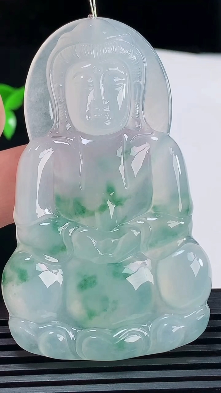 天然A货翡翠种飘花正装观音吊坠，尺寸68.5-42-5.5 重量:29.35g
6月10日