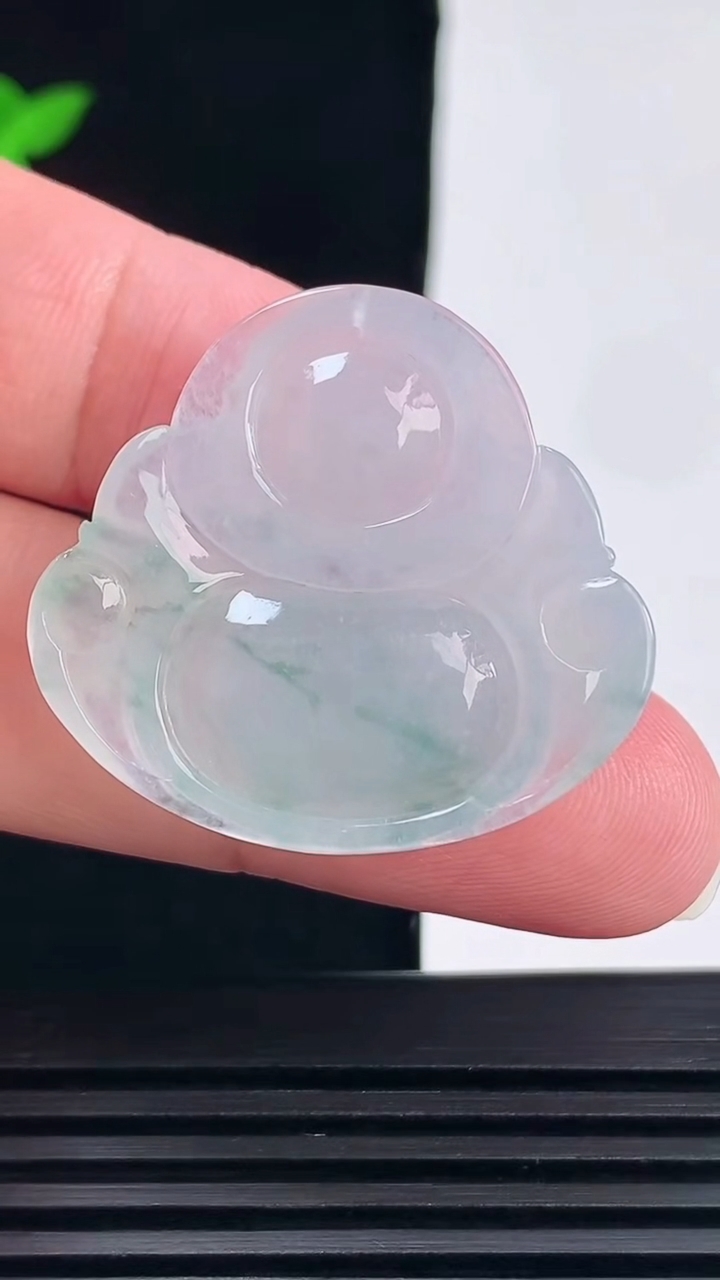 天然A货翡翠冰种飘花佛公吊坠，尺寸30.5-33-5.8 重量:8.90g
6月11日