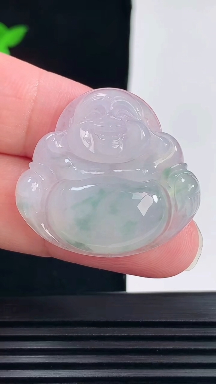 天然A货翡翠冰种飘花佛公吊坠，尺寸30.5-33-5.8 重量:8.90g
6月11日
