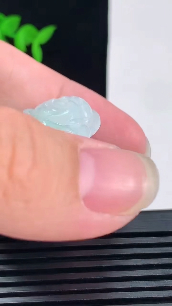 天然A货翡翠佛公吊坠，尺寸32-36-8 重量:14.27g
6月11日