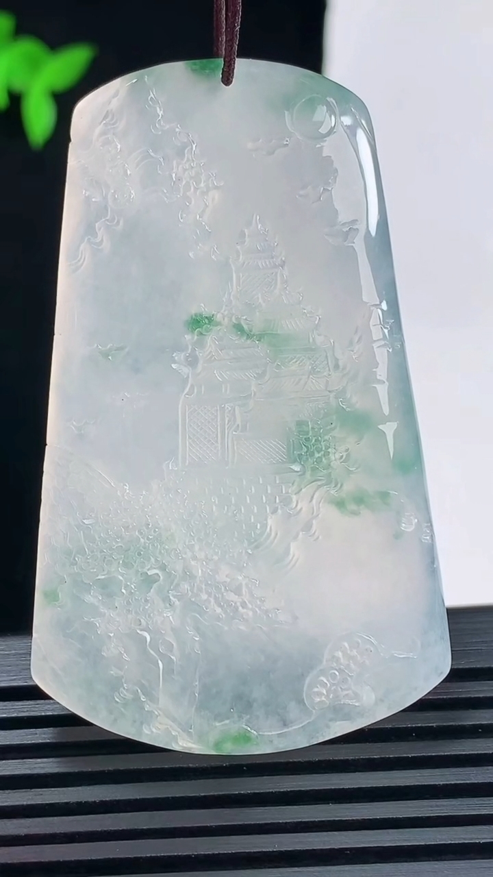 天然A货翡翠种飘花山水牌吊坠，尺寸59-36-6 重量:31.06g
6月11日