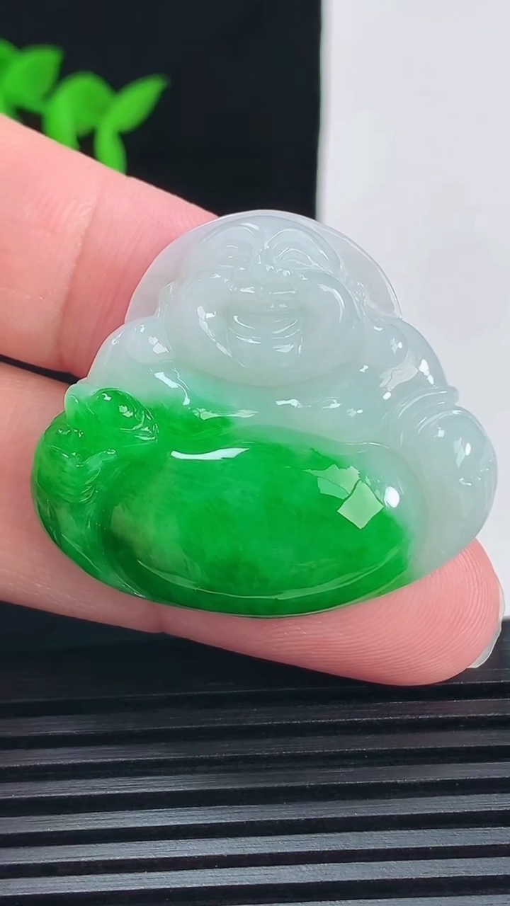 天然A货翡翠佛公吊坠，尺寸32-36-8 重量:14.27g
6月11日