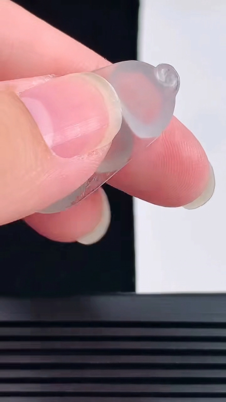 天然A货翡翠福豆镶嵌件，尺寸32.5-18-4 重量:3.69g
6月11日
