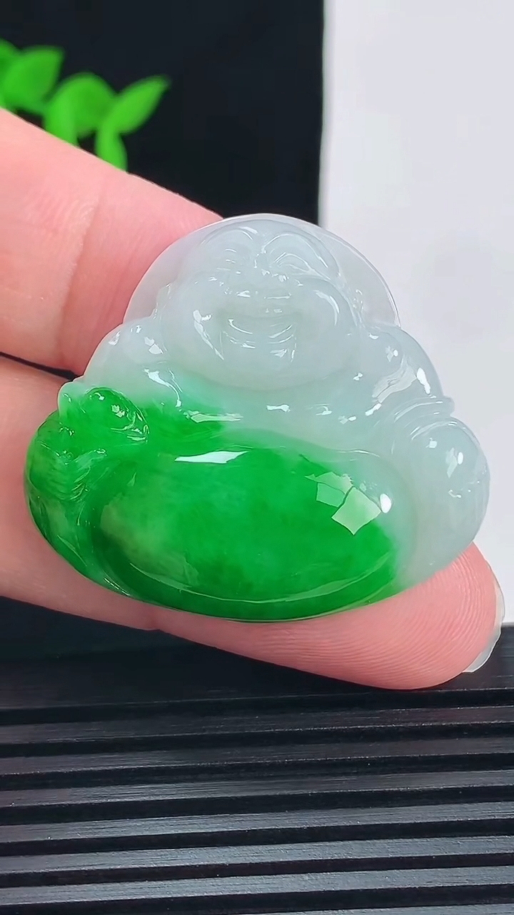 天然A货翡翠佛公吊坠，尺寸32-36-8 重量:14.27g
6月11日