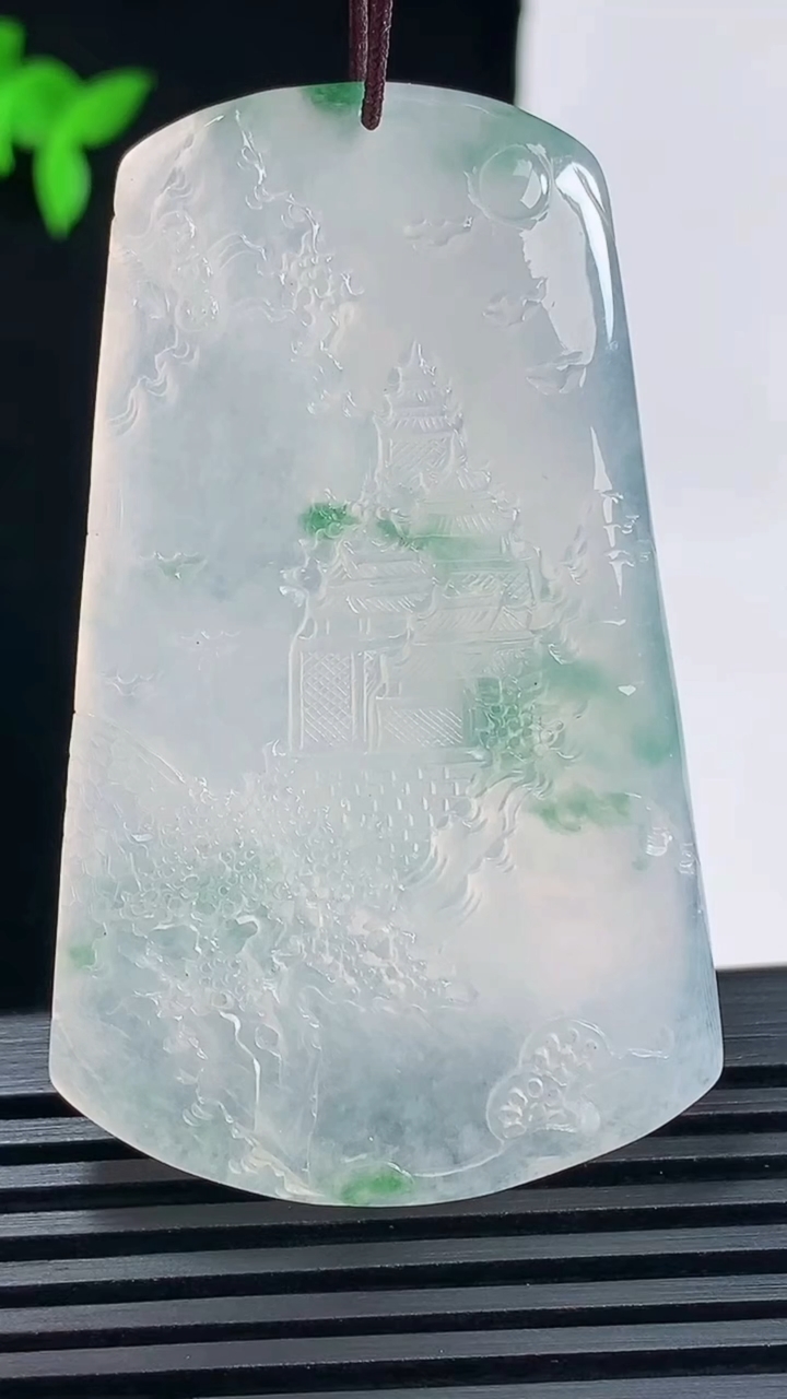 天然A货翡翠种飘花山水牌吊坠，尺寸59-36-6 重量:31.06g
6月11日