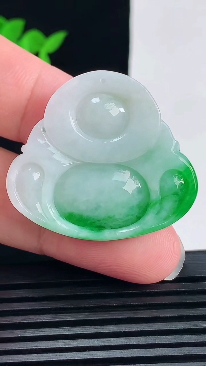 天然A货翡翠佛公吊坠，尺寸32-36-8 重量:14.27g
6月11日