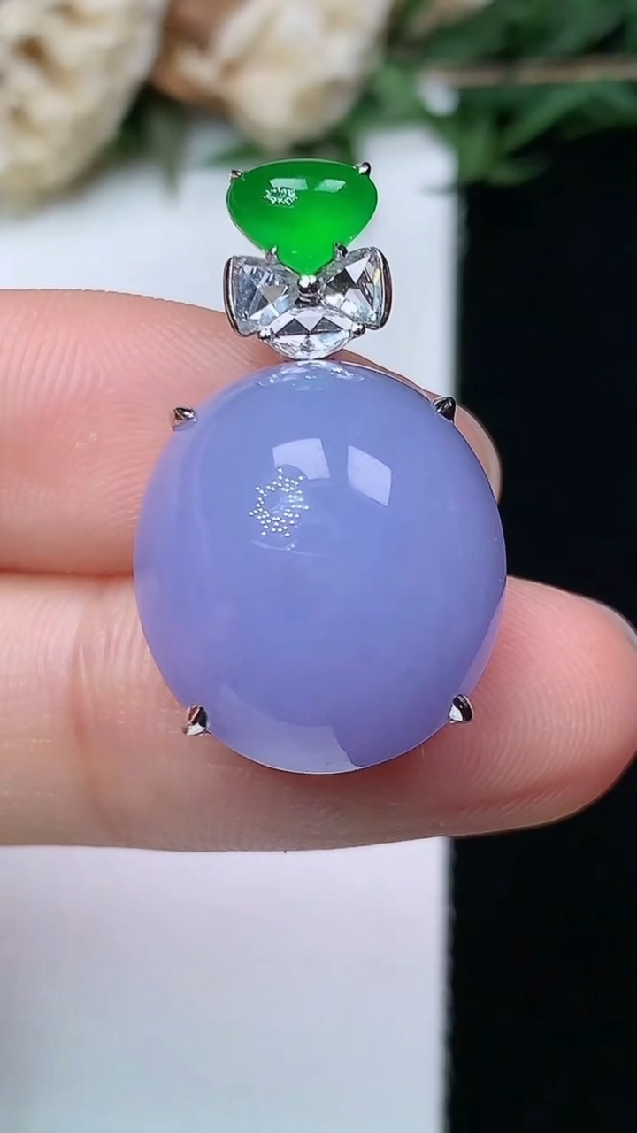 天然A货翡翠k金紫罗兰蛋面吊坠，尺寸17-15.5-11.3，重量:6.88g
6月12日