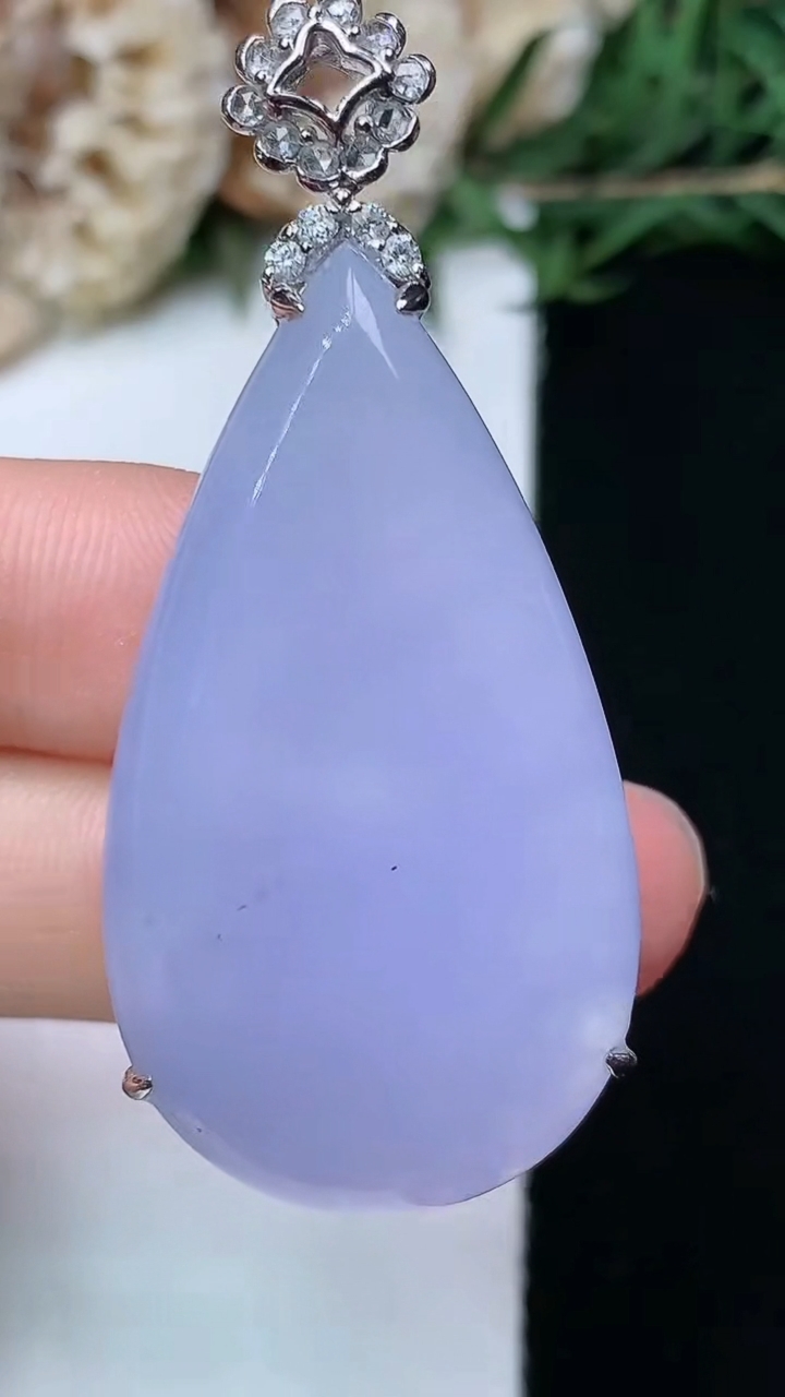天然A货翡翠紫罗兰水滴吊坠，尺寸39-21.7-9.5，重量:14.40g
6月12日