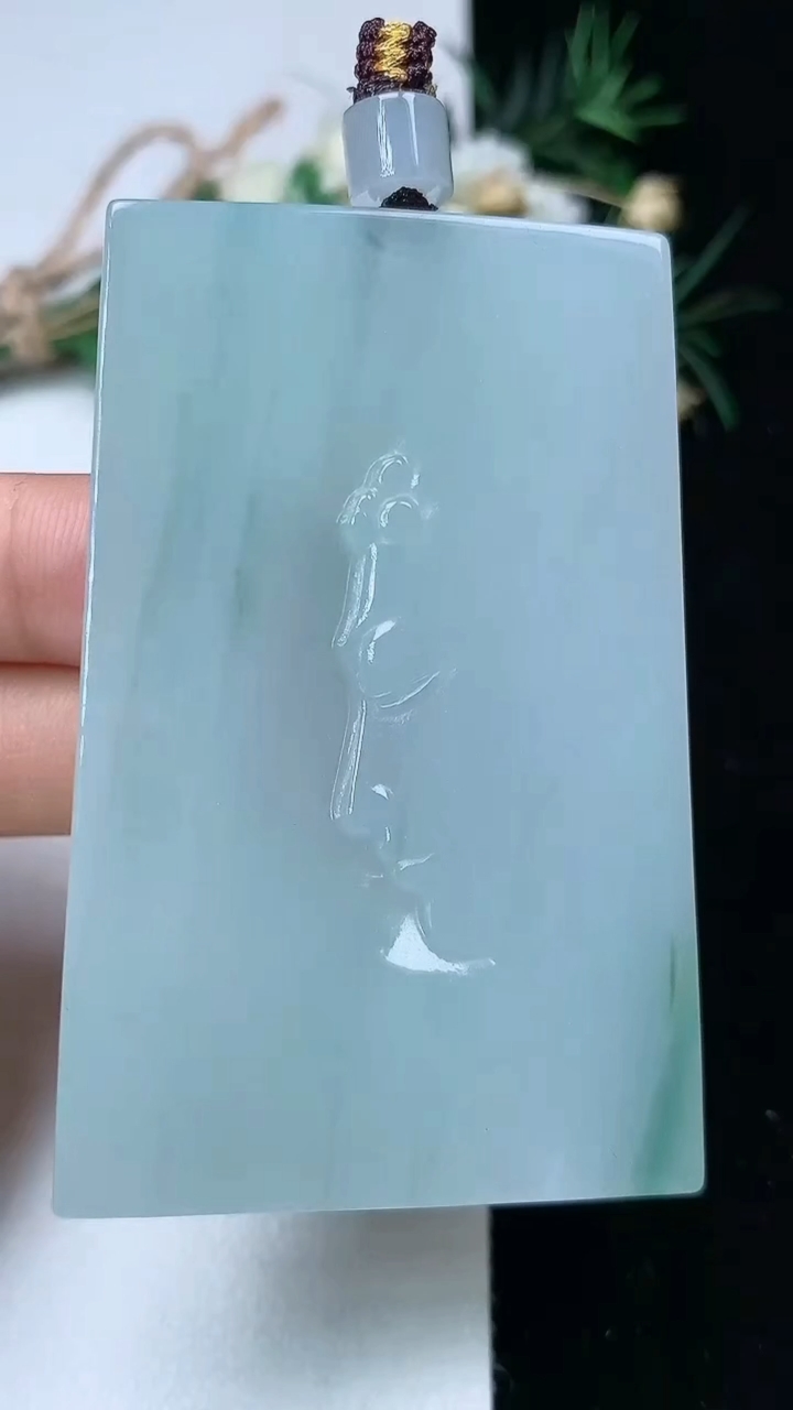 天然A货翡翠佛头吊坠，尺寸63.3-41-6.2，重量:51.25g
6月12日