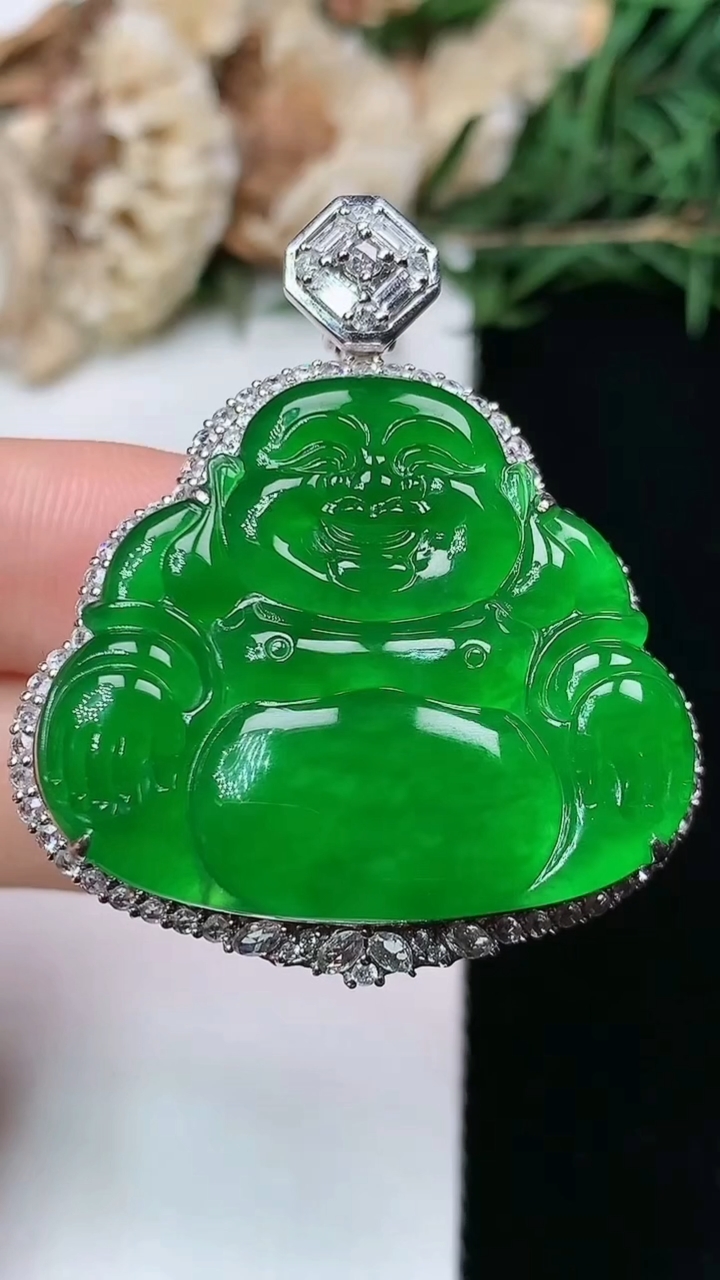 天然A货翡翠佛公吊坠，尺寸41.3-35-11.8，裸石26.9-31.6，重量:16.50g
6月