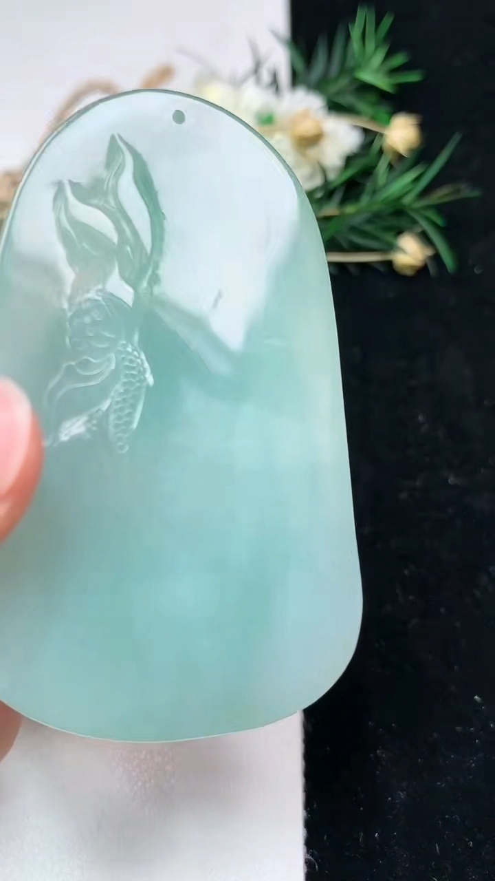 天然A货翡翠大势至观音菩萨吊坠，尺寸66.4-40-10，重量:50.00g
6月12日