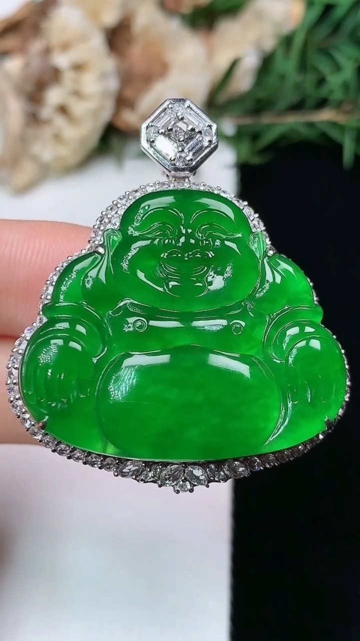 天然A货翡翠佛公吊坠，尺寸41.3-35-11.8，裸石26.9-31.6，重量:16.50g
6月
