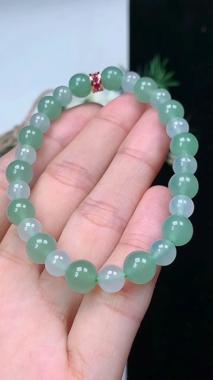天然A货翡翠圆珠手串，尺寸7.3-27颗，重量:14.90g6月13日
工厂直销收藏佳品,种好水足，