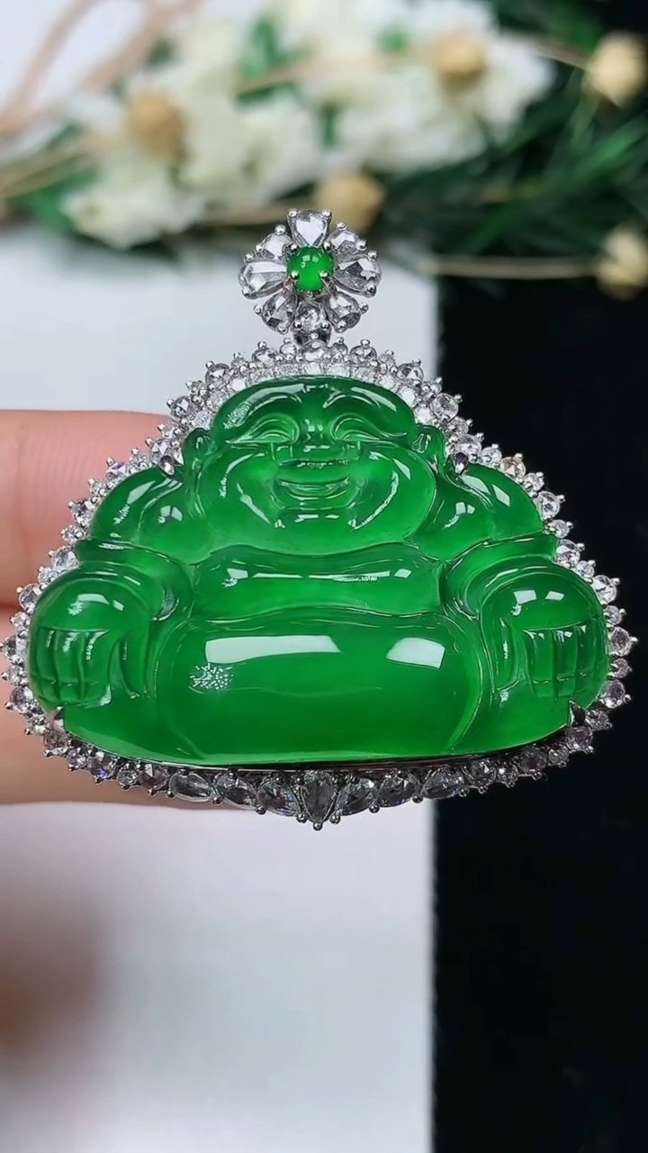 天然A货翡翠佛公吊坠，尺寸36.8-16.7-12.5，裸石21.8-32，重量:11.50g
6月13日