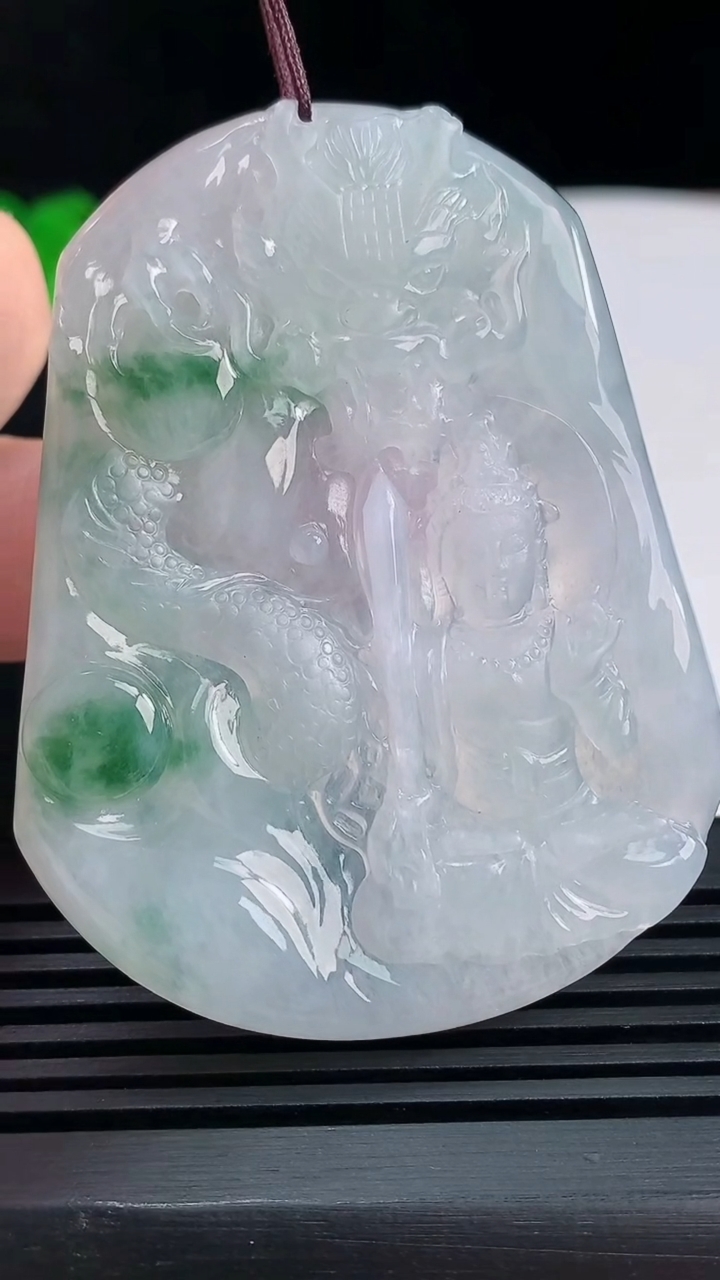 天然A货翡翠飘花祥龙观音吊坠，尺寸61-46.6-5.5 重量:33.88g
6月13日