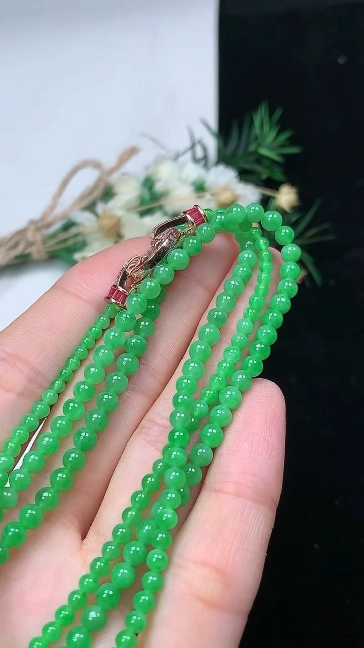 天然A货翡翠小米珠项链，尺寸3.7-181颗，重量:13.40g
6月13日
