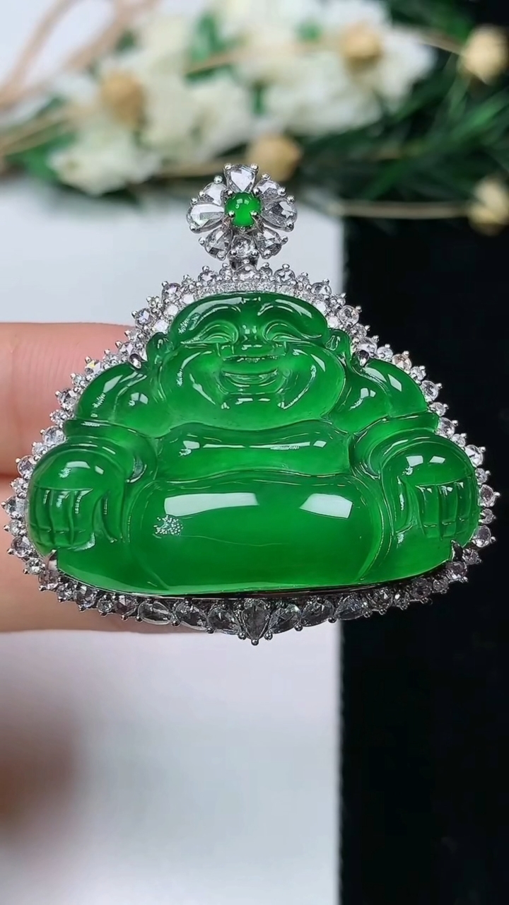 天然A货翡翠佛公吊坠，尺寸36.8-16.7-12.5，裸石21.8-32，重量:11.50g
6月