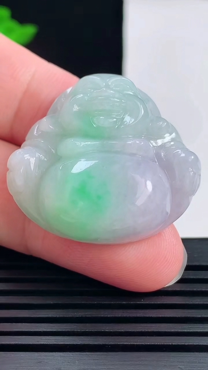 天然A货翡翠佛公吊坠，尺寸31-33-13 重量:21.76g
6月13日
