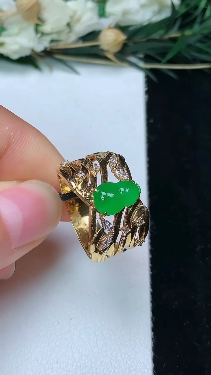 天然A货翡翠葫芦戒指，尺寸17.7-8.9-5.6，重量:5.46g2026年6月13日
工厂直销收