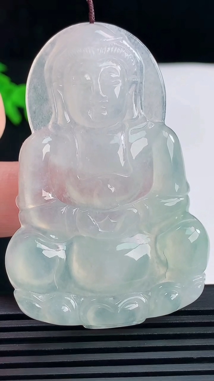 天然A货翡翠正装观音吊坠，尺寸60-40-5.2 重量:21.40g
6月13日