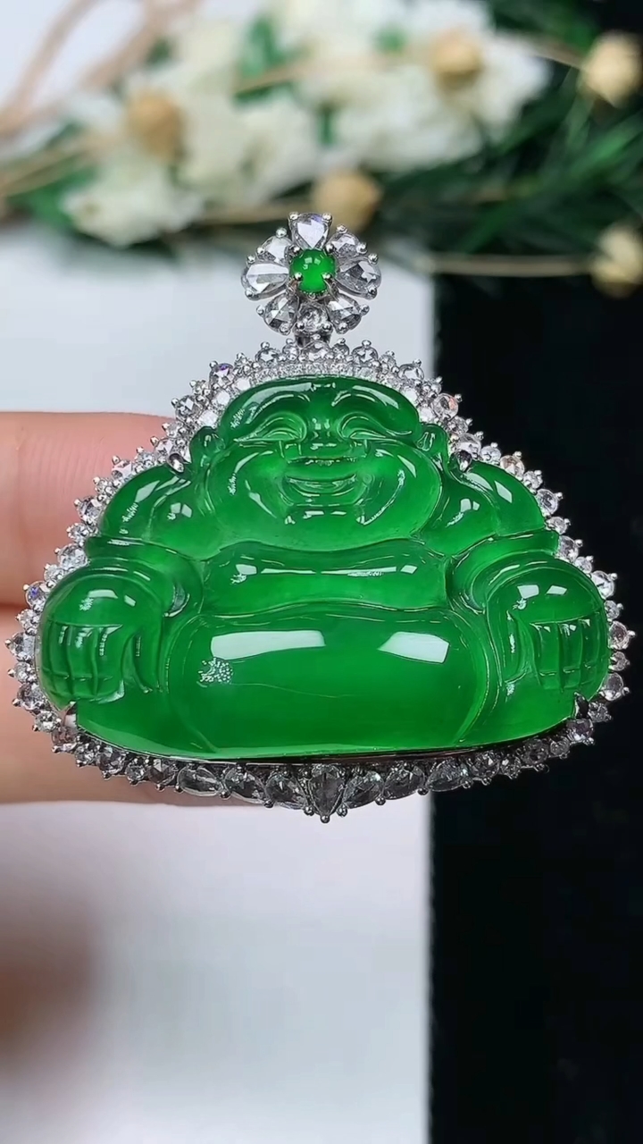 天然A货翡翠佛公吊坠，尺寸36.8-16.7-12.5，裸石21.8-32，重量:11.50g
6月
