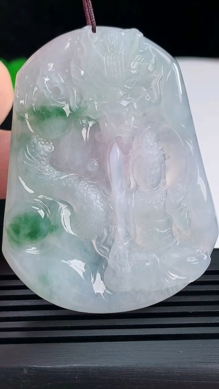 天然A货翡翠飘花祥龙观音吊坠，尺寸61-46.6-5.5 重量:33.88g
6月13日