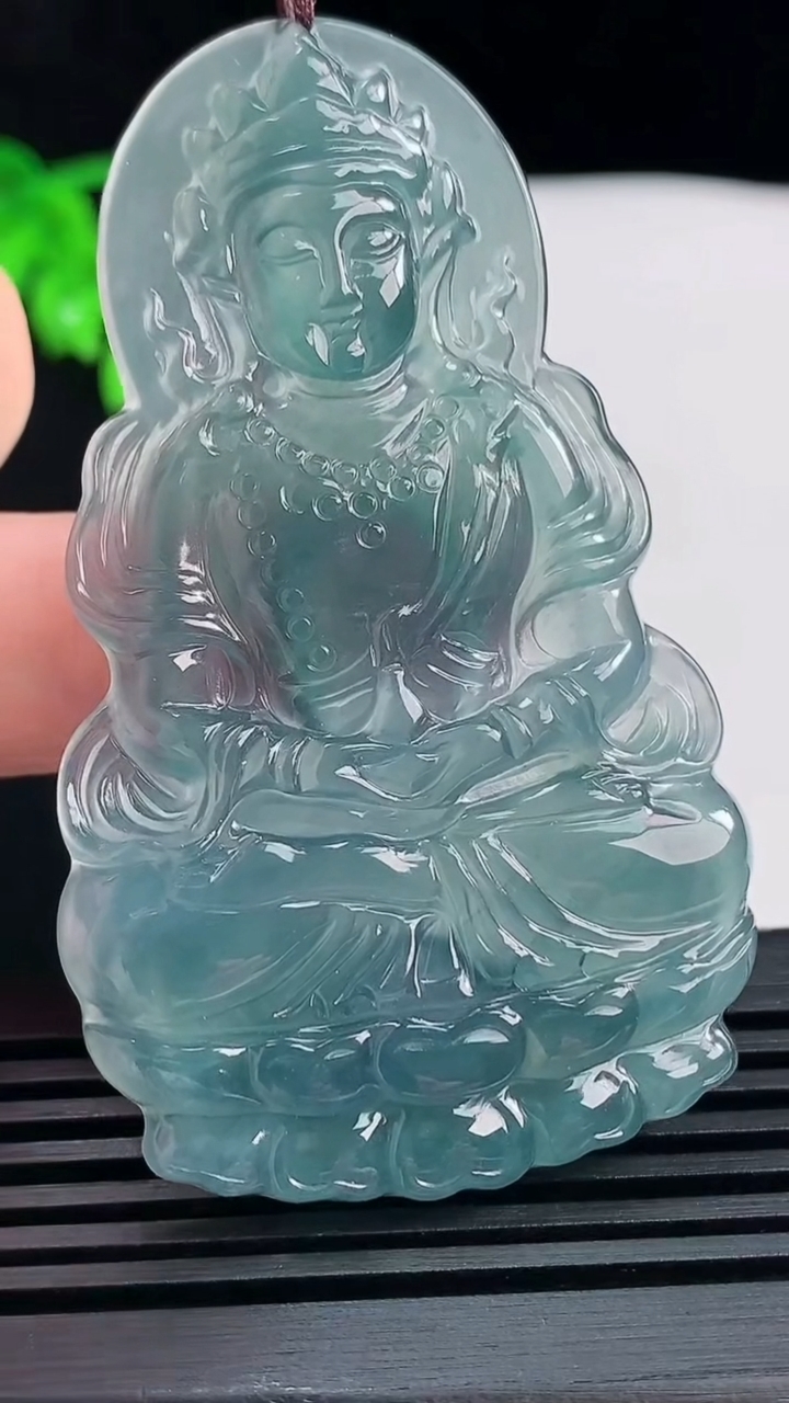 天然A货翡翠冰种蓝水度母菩萨吊坠，尺寸66-39.6-5.2 重量:24.83g
6月13日