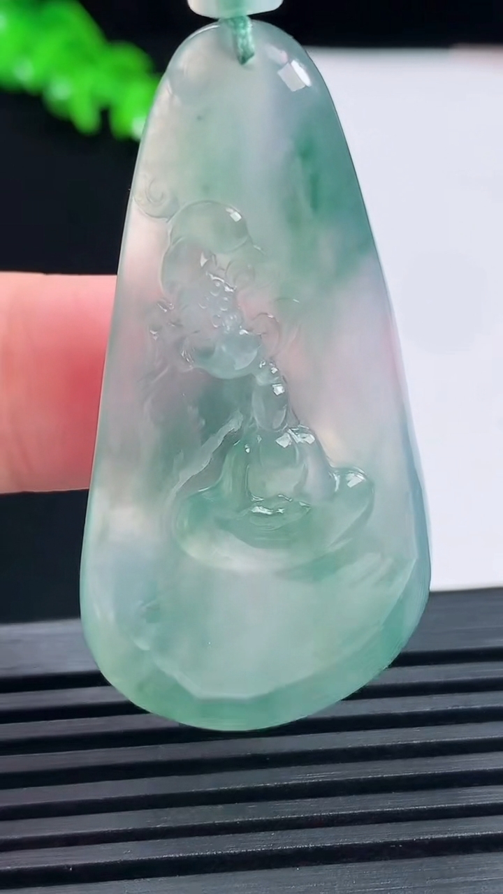 天然A货翡翠冰种飘花悟道佛吊坠，尺寸49-25.6-5.5 重量:13.93g
6月14日