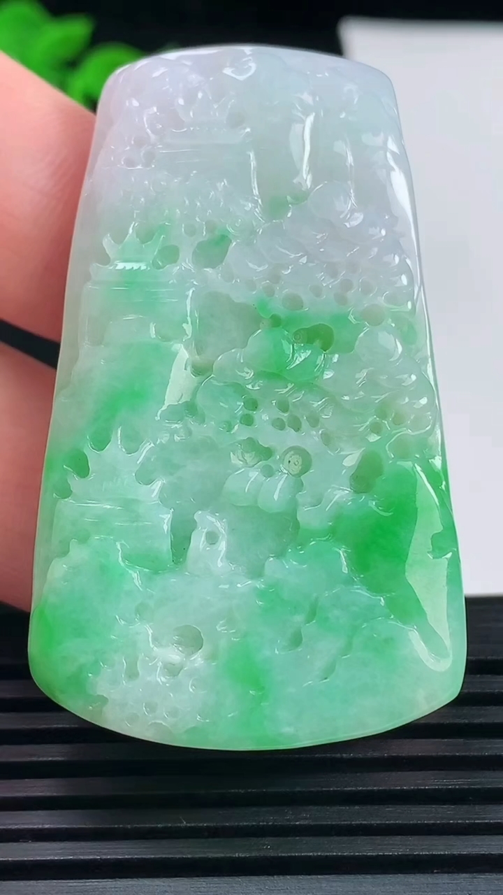 天然A货翡翠山水牌吊坠，尺寸52-31-5.6重量:24.42g
6月14日