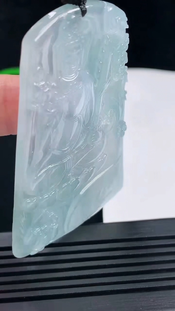 天然A货翡翠种紫罗兰虚空藏菩萨吊坠，尺寸69-45-5 重量:38.43g
6月14日