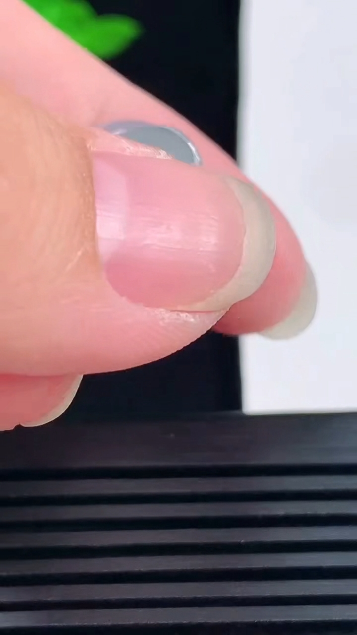 天然A货翡翠金枝玉叶 叶子吊坠，尺寸35-21-5.5 重量:8.19g
6月14日