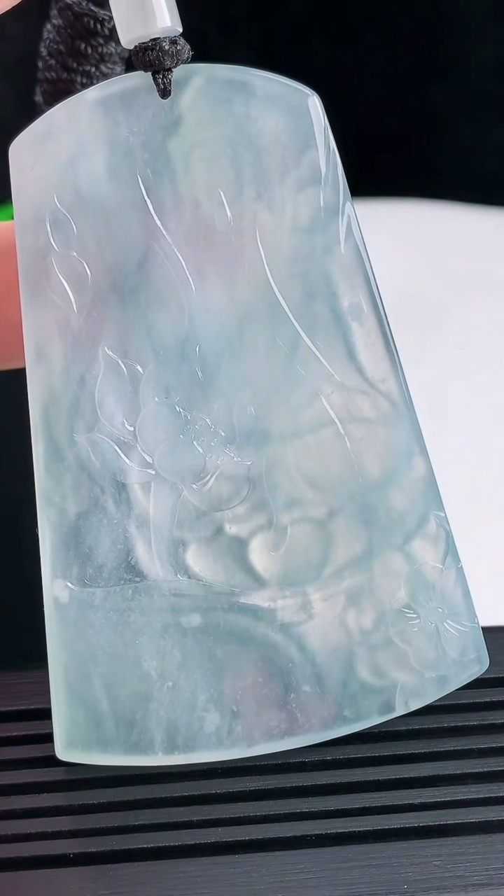 天然A货翡翠种紫罗兰虚空藏菩萨吊坠，尺寸69-45-5 重量:38.43g
6月14日